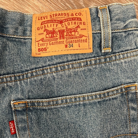 Levi’s 505 Relaxed Fit Jean Shorts - Picture 3 of 7